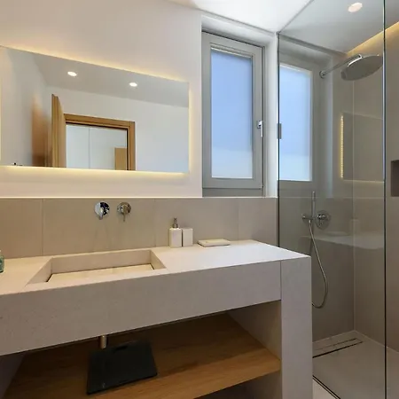 Solevara - Luxury With Infinity Pool, Jacuzzi, Cinema & Luxury Amenities Villa *