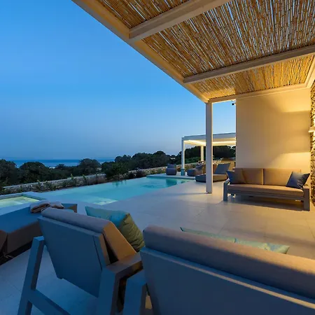 Solevara - Luxury With Infinity Pool, Jacuzzi, Cinema & Luxury Amenities * Aspro Chorio