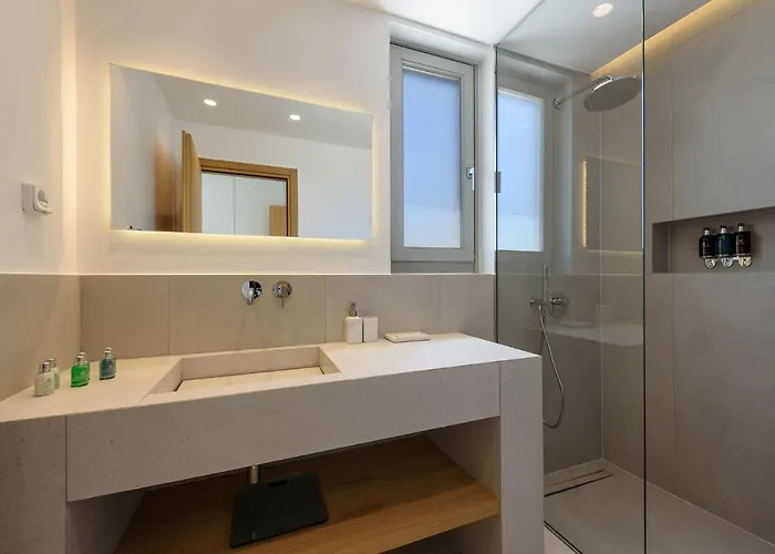 Solevara - Luxury With Infinity Pool, Jacuzzi, Cinema & Luxury Amenities Villa *