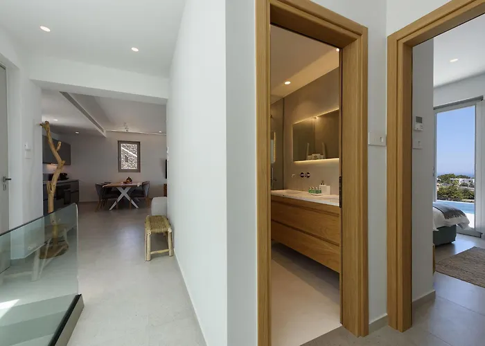 Solevara - Luxury With Infinity Pool, Jacuzzi, Cinema & Luxury Amenities Villa *