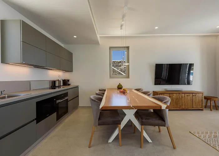 Solevara - Luxury With Infinity Pool, Jacuzzi, Cinema & Luxury Amenities Villa *